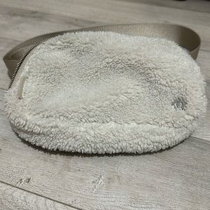 Lululemon Everywhere Belt Bag - Fleece